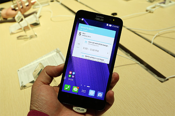 「最快充電手機」仍屬 Zenfone 2。(記者陳宜豐攝)