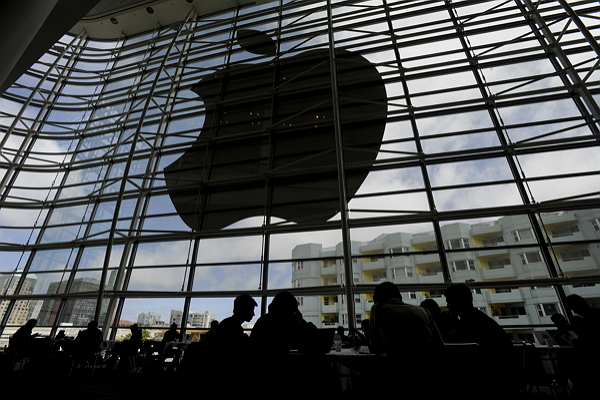 爆料人表示,iPhone 6S/6S Plus 兩支手機都會搭載此一功能。(圖片來源/彭博社)