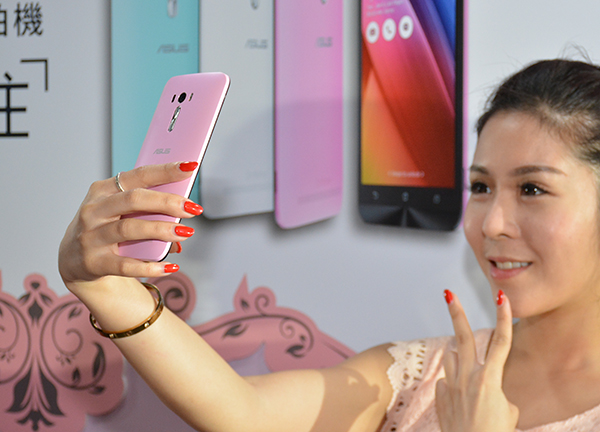 ZenFone Selfie 擁有前後 1300 萬畫素相機