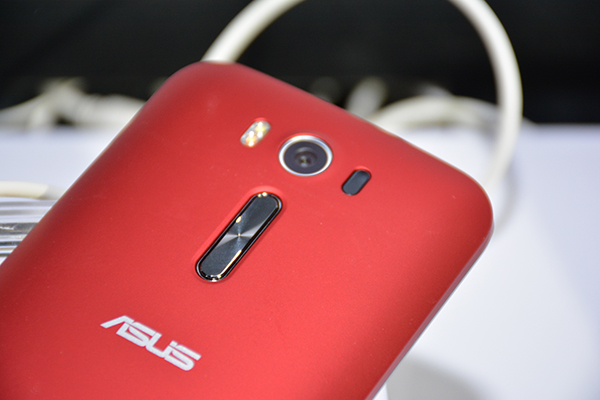 ZenFone 2 Laser 提供 4 倍細緻降噪影像,以及像素整合技術