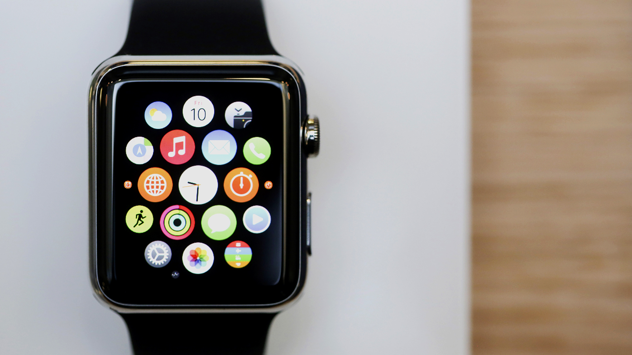 Force Touch 技術其實很早就被運用在蘋果 MacBook 觸摸板和 Apple Watch 身上(圖片來源/彭博社)