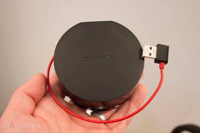 隨身盒有內建 USB 充電線(圖片來源/Pocketlint)