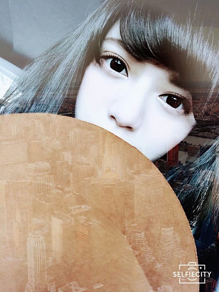 SelfieCity 可以自動加入城市風格特效