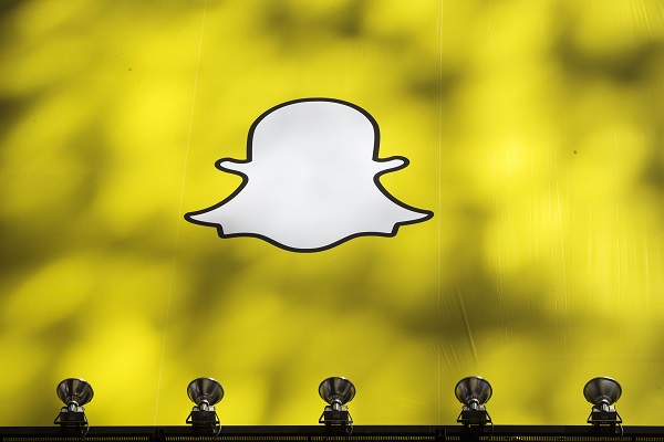 Snapchat 推出新的付費方案,讓用戶可以查看已經焚毀的訊息(圖片來源/路透社)