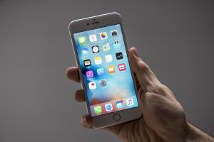 iOS 9 鎖定畫面漏洞! 用 Siri 就能跳過? iOS 9 鎖定畫面漏洞! 用 Siri 就能跳過?