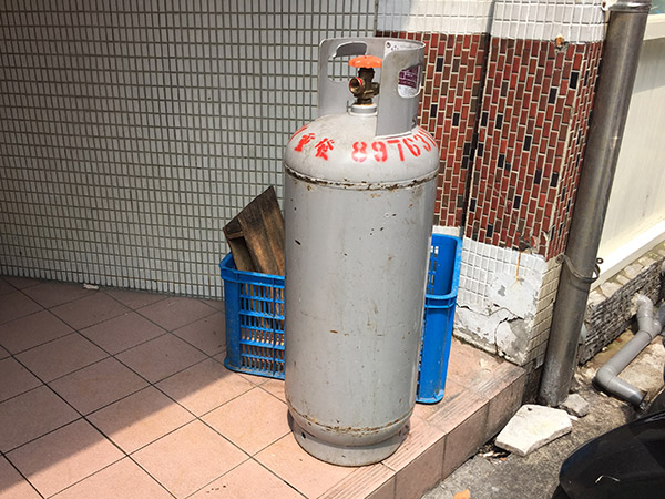 目前市面上最常見的瓦斯鋼桶,除了重量重之外,還具有鏽蝕危機
