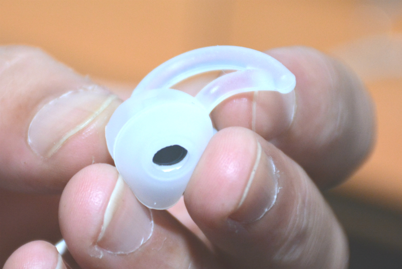 SoundTure Ultra 採用相當貼合耳窩的耳塞套