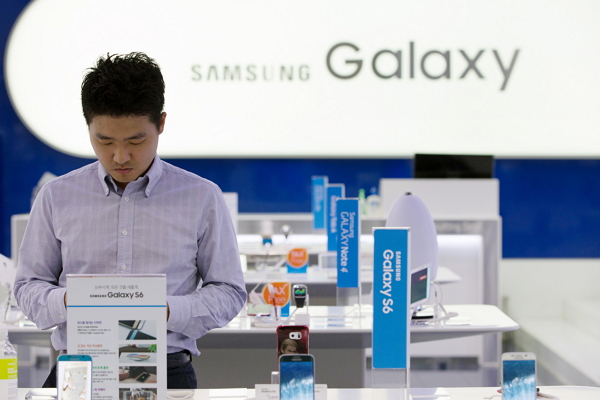 Galaxy Note 6 的相機畫素也將升級到 2100 萬畫素?(圖片來源/彭博社)