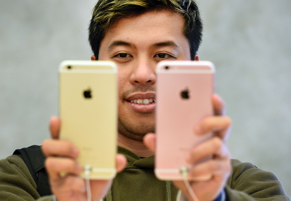 國外有媒體就找出每一代 iPhone,並且比較其拍攝成果,從照片中可以清楚看到,從「骨灰級」的第一代 iPhone 至最新的 iPhone 6s 拍照成果的演進史。(圖片來源/彭博社)