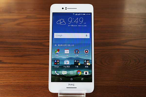Desire 728 Dual Sim 的螢幕為 5.5 吋的規格,解析度為 720p(1280 x 720)