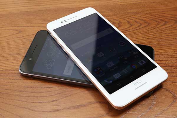 Desire 728 Dual Sim 在機身正面還有 BoomSound 雙揚聲器的設定