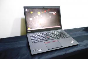 低調難掩實用性！ ThinkPad X1 Carbon 實測