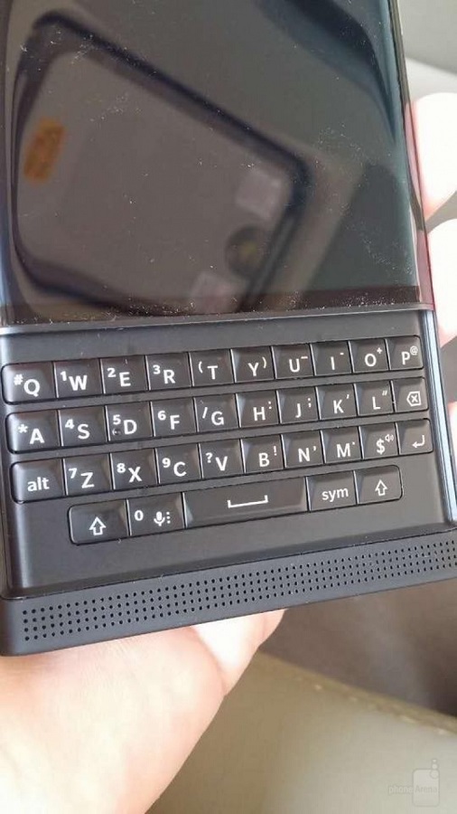 BlackBerry 最新的 Android 手機 Priv 清晰實機照曝光(圖片來源/PhoneArena)