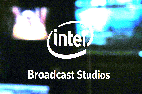 Intel 早在 2013 年就開始與雪梨歌劇院進行合作,創立了圖中的 Broadcast Studio。