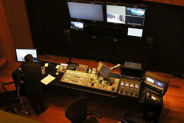 Broadcast Studio 中的視訊控制室