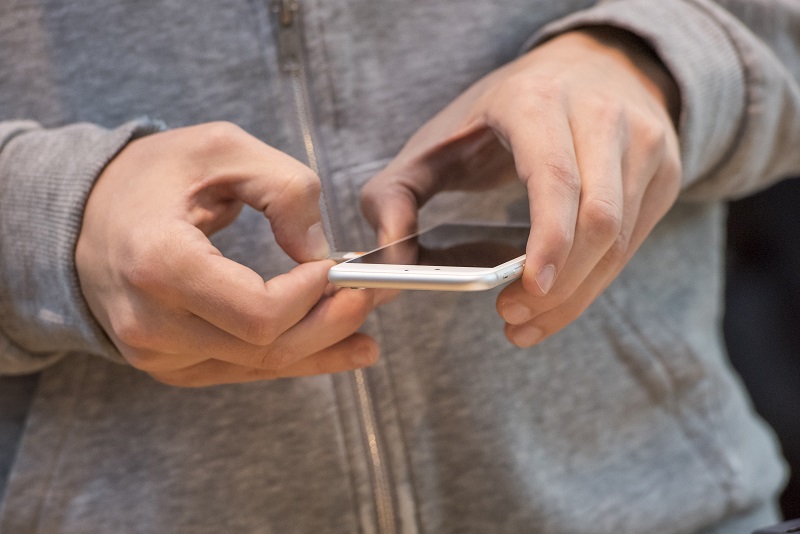 Apple 表示,目前約 90% 的 iOS 裝置,都沒有技術可以強行解密(圖片來源/彭博)