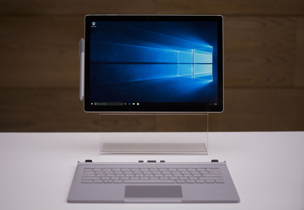 Surface Book 使用的 Skylake 處理器功率僅達 15W,基礎時脈為 2.4 GHz,可超頻至 3GHz。(圖片來源/彭博社)