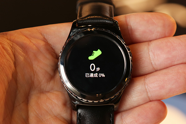 截然不同的旋轉體驗!三星在台展示新款智慧表 Gear S2
