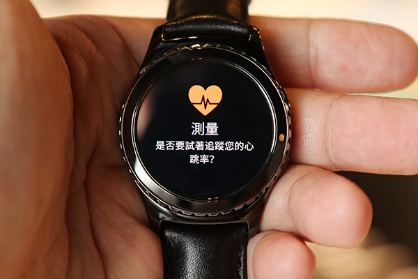 截然不同的旋轉體驗!三星在台展示新款智慧表 Gear S2