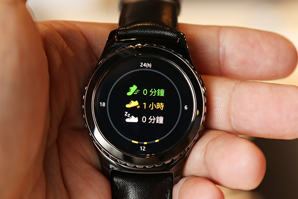 截然不同的旋轉體驗!三星在台展示新款智慧表 Gear S2