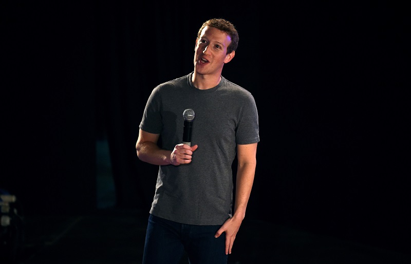 Zuckerberg 在印度德里理工學院的演說中,回應 Facebook 將會處理這個狀況(圖片來源/法新社)