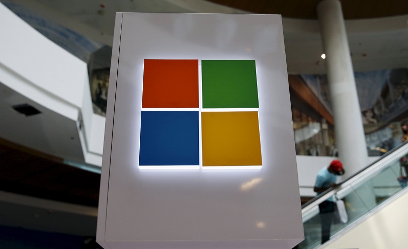 Microsoft 試圖以多種方式,鼓勵舊版用戶升級 Windows 10(圖片來源/路透社)