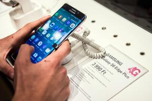 是幫你不是害你?三星 S6 Edge 被 Google 檢出安全漏洞 是幫你不是害你?三星 S6 Edge 被 Google 檢出安全漏洞