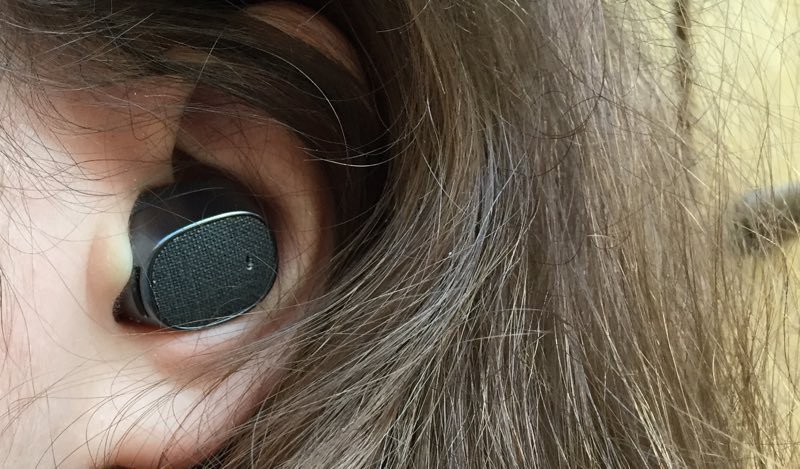 這款裝置預期會和 Moto Hint 相當類似(圖片來源/wareable.com)