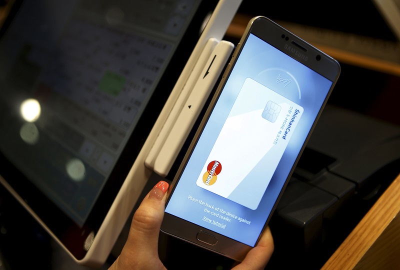 目前 Apple Pay 還沒有支援 P2P 支付功能(圖片來源/路透社)