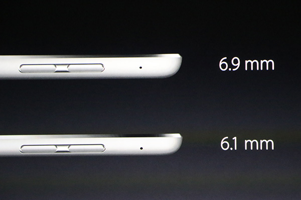 iPad Pro (上)的厚度僅較 iPad (下)加厚 0.8mm,跟 iPhone 6s 一樣厚