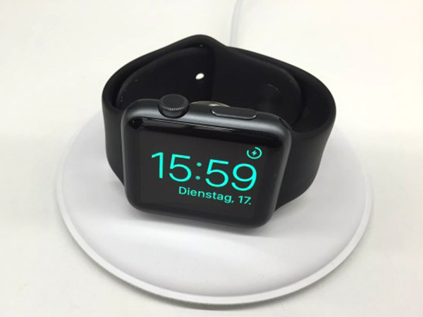 亦提供直立充電模式可讓 Apple Watch 橫置充電(圖片來源/擷取自 9to5 Mac 網站)