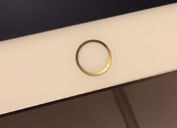 這款銀色的 iPad Pro,卻有著金色的 Home 鍵外環(圖片來源/9to5mac)