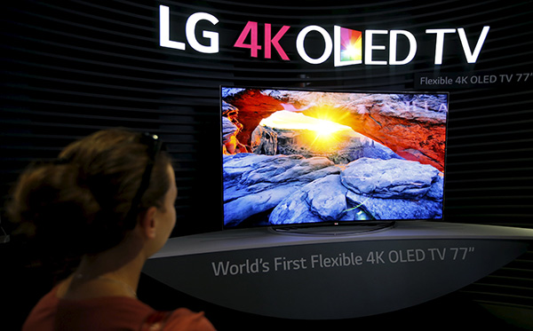 LG 跟 Samsung 極力想把 OLED 顯示技術推廣到手機市場上(圖片來源/路透)