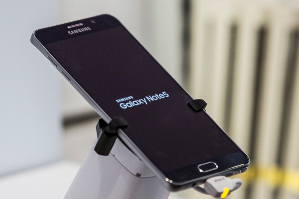 Samsung Galaxy Note 5(圖/彭博)