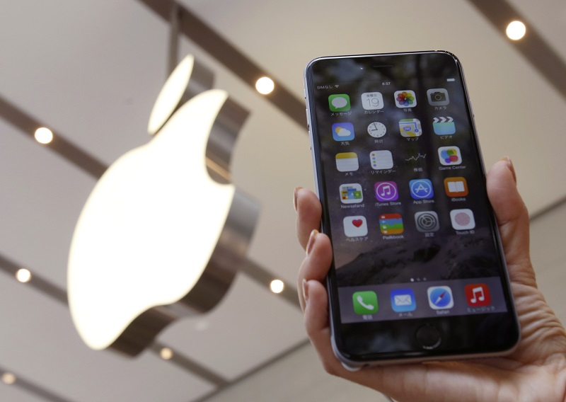 分析師 Katy Huberty 預估 2016 會計年度 iPhone 銷量將年減 5.7% 至 2.18 億支。（圖片來源／彭博社）
