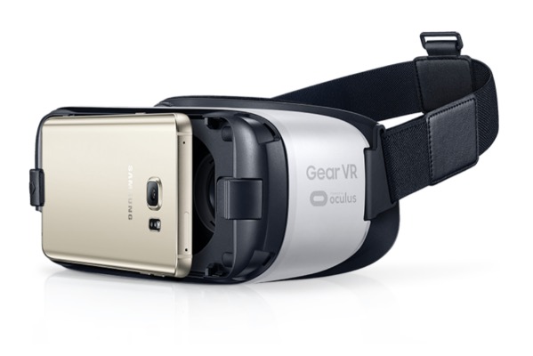 Samsung 的 Gear VR 眼鏡要跟 Galaxy 智慧型手機搭配使用（圖片來源／擷取自 Samsung 官網）