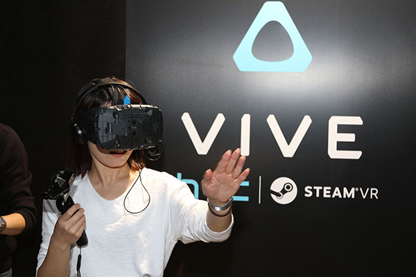 現今 VR 虛擬眼鏡仍然是看得到摸不到