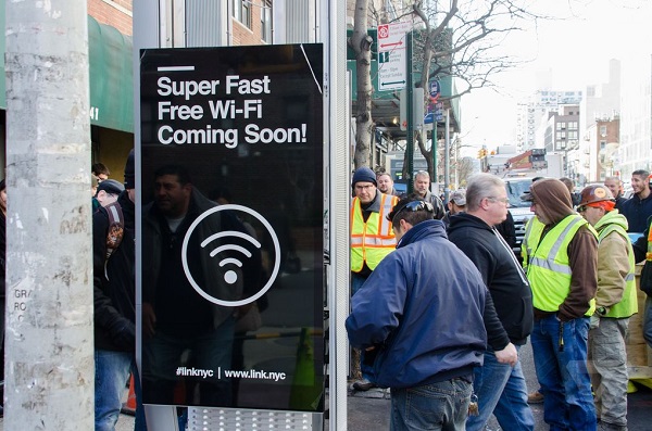 未來 8 年,紐約市計畫興建 7500 座公共 Wi-Fi 熱點(圖/The Verge)