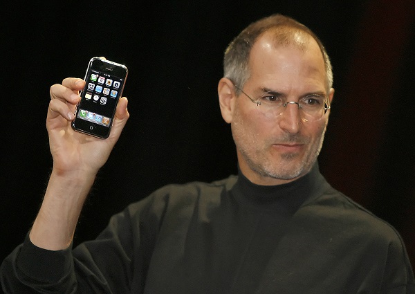 iPhone 在 2007 年推出後,介面設計沒有太大改變(圖/法新社)