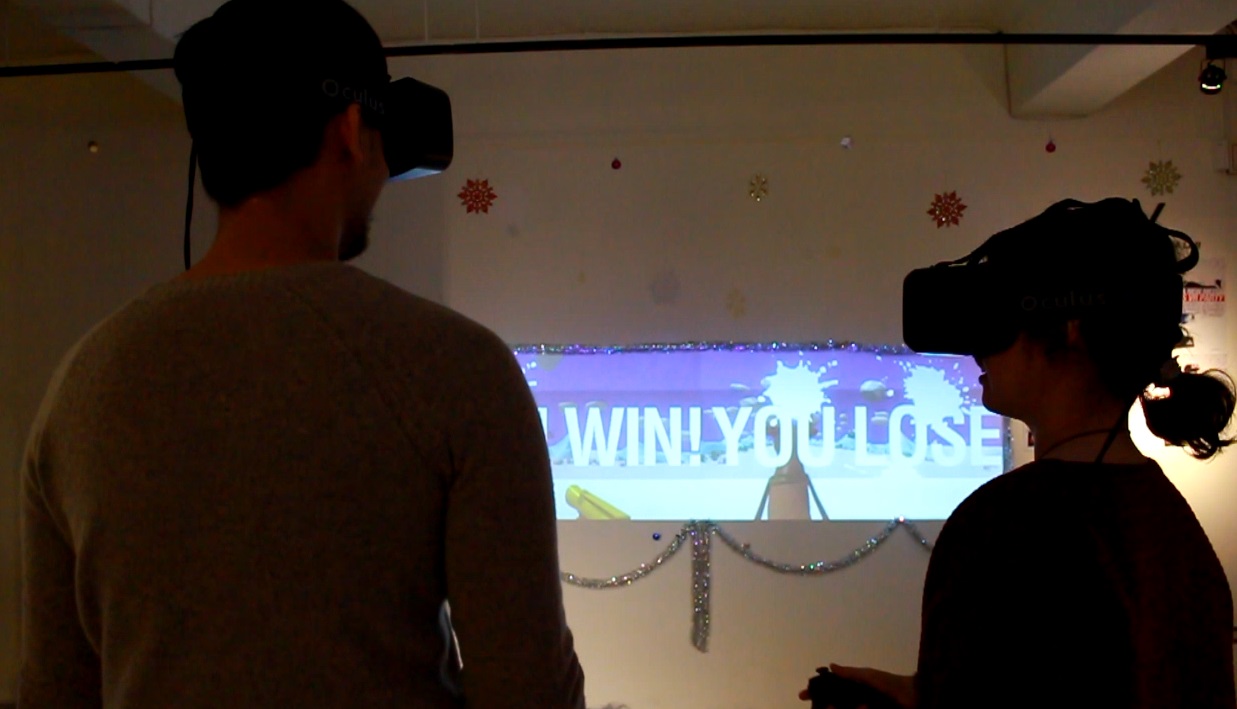 戴上VR頭戴式裝置之後，立刻進入雪地的世界！仿如置身雪地互打雪球、進行射擊遊戲，看誰的技術好、績分高！