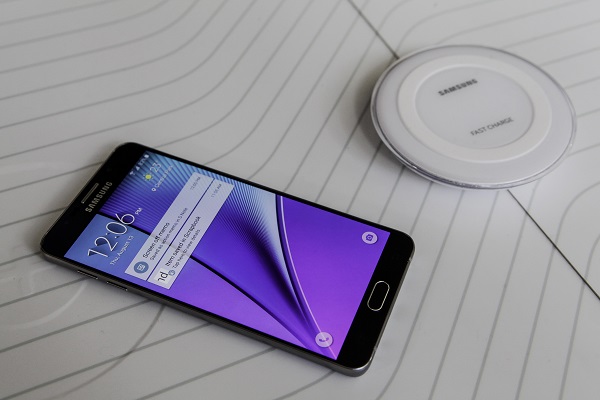 Samsung 相當重視無線充電技術（圖／彭博）