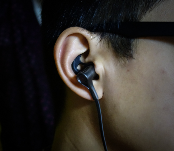 iHome iB72 MicroGo 配戴狀況(圖/記者譚偉晟拍攝)