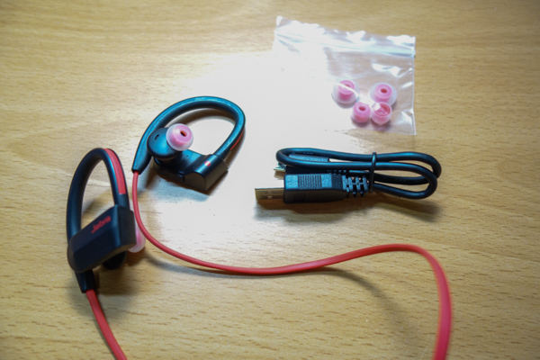 Jabra Sport Pace 內部配件(圖/記者譚偉晟拍攝)