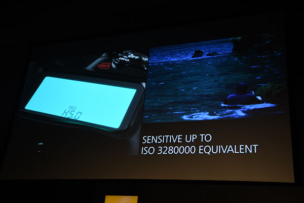 D5 在 Hi 5 模式下，最高感光度可達 328000 元