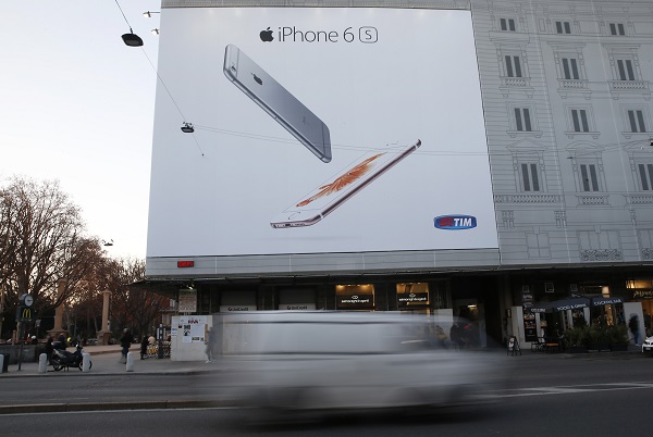 iPhone 在今年的表現,預期會比去年全年來差(圖/美聯社)