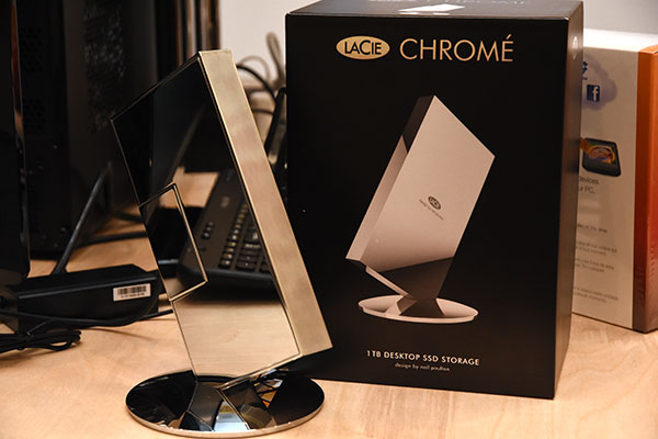 採用直立設計的 Chrome,是一款主打高速傳輸性能的 SSD 外接固態硬碟。
