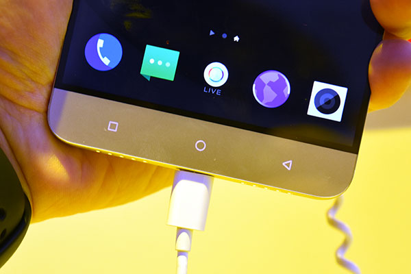 採用 USB-C 規格的連接埠