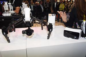 [2016 CES] VR 眼鏡＋無人機怎麼玩？結果就像是自己飛上天