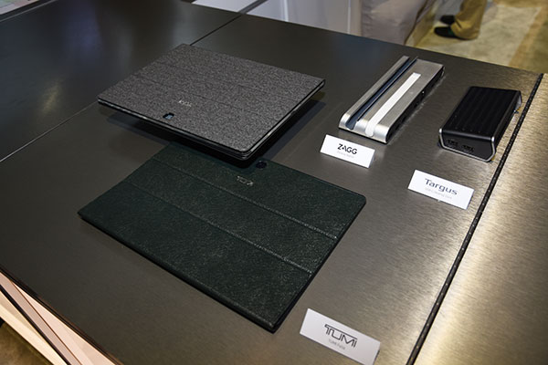 Samsung 還跟眾多名牌廠商合作,推出 Galaxy Tab Pro S 的專屬套件