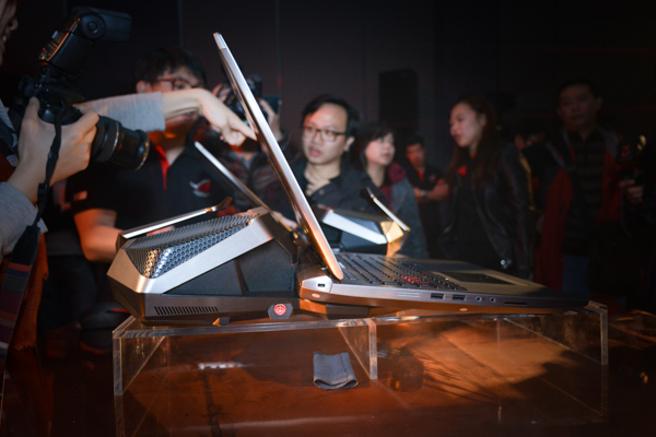 結合上水冷式散熱器，可以穩定 CPU 的溫度不會過熱（圖／記者譚偉晟拍攝）